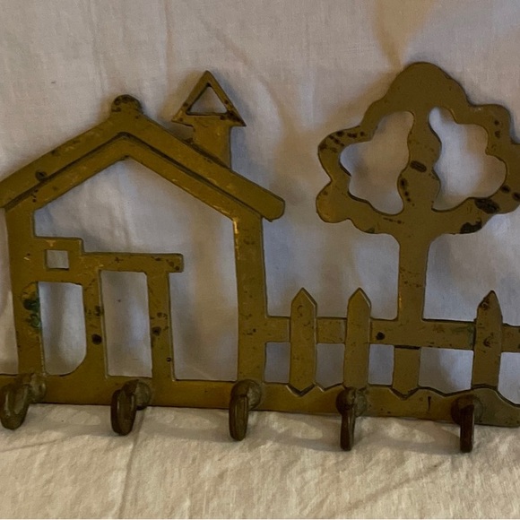 Vintage solid brass wall key holder. Design is of a home, picket fence and tree. - Picture 8 of 9